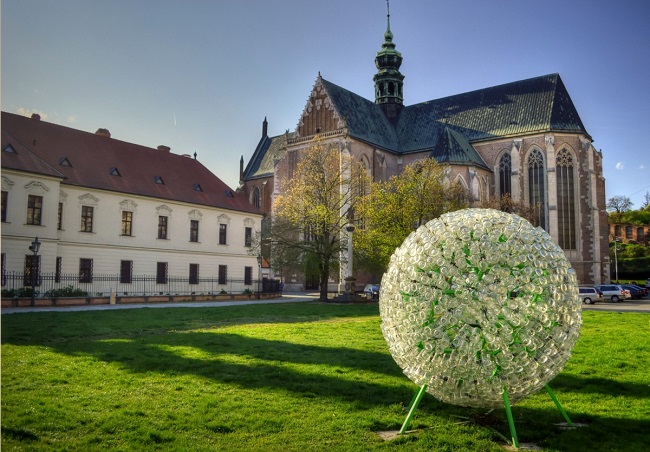 Mendel Square in Old Town, Brno, 
										    where scientists like Gregor Mendel and 
										    Scott's colleague from Princeton Kurt Gödel worked